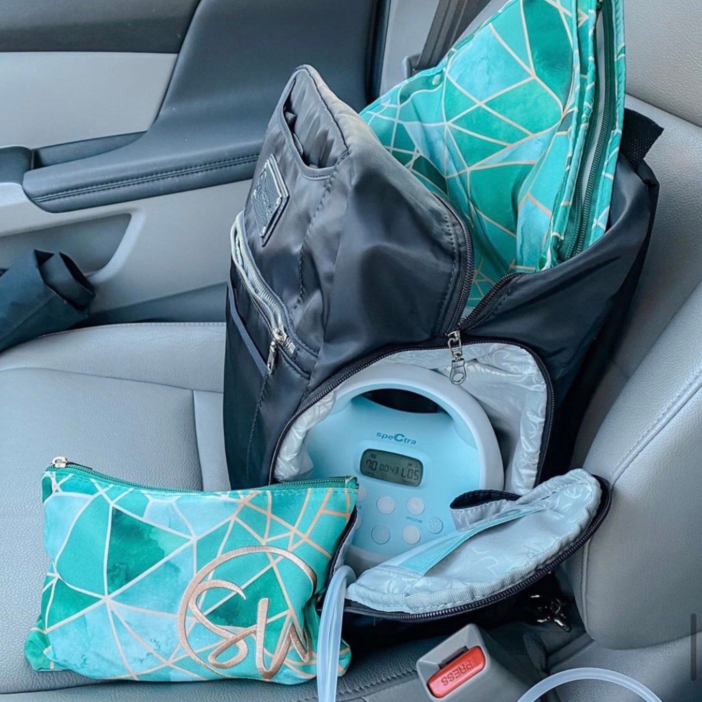 Kelly Breast Pump Backpack & Tote by Sarah Wells  – Insulated Pocket, Laptop Sleeve & Easy-Clean Interior – Fits All Pumps for Moms